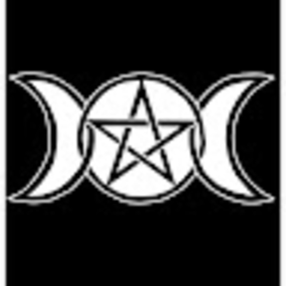 Meet your Posher, Nicole - Picture 1 of 1